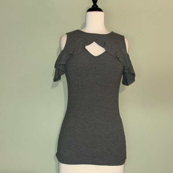 CANDIE’S gray top blouse with keyhole design and cold shoulder women’s size XS - Picture 3 of 9